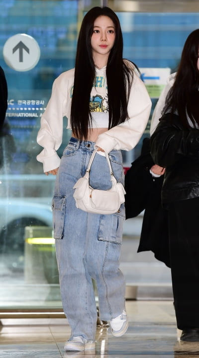 [TEN 포토] 에스파 카리나 '청바지+흰티만 입어도 빛나'