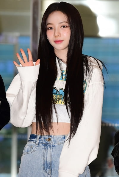 [TEN 포토] 에스파 카리나 '한줌 허리'