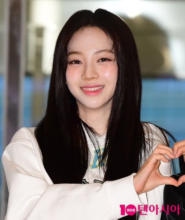 [TEN 포토] 에스파 카리나 '빛나는 미모에 눈이 부셔'