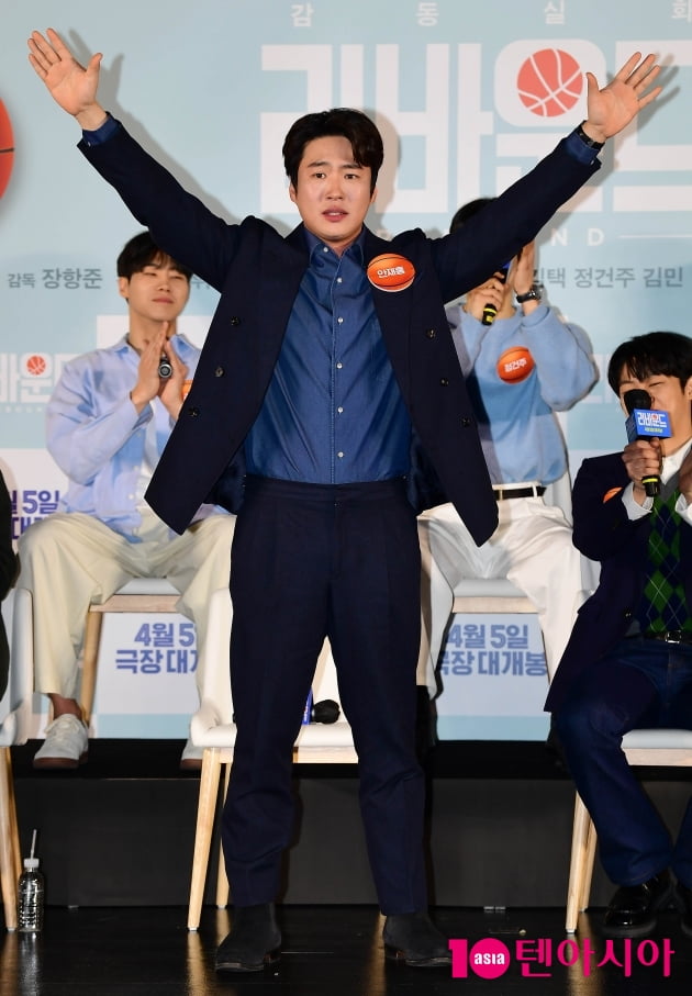 [TEN 포토] 안재홍 '농구코치로 인사드려요'