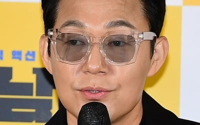 박성웅 "출연 빼박 '웅남이'서 1인 2역, 납 4kg 넣고 연기…육체적으로 힘들어"