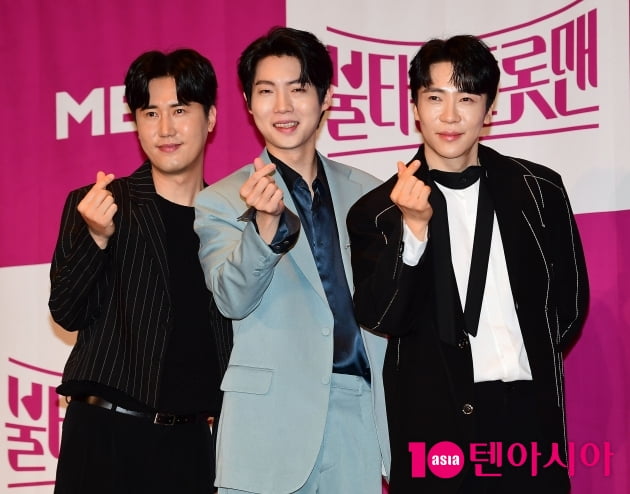[TEN 포토] 신성-손태진-에녹 '신의 손이 하트 뿌려요'