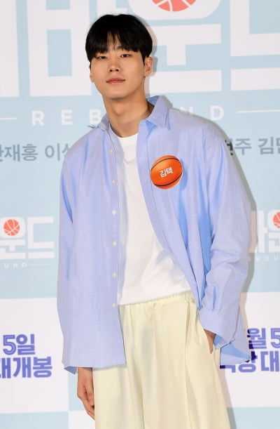 [TEN 포토] 김택 '느낌있는 포토타임'