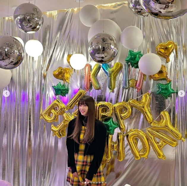 강예원, 깜짝 생일파티 감사...조용히 지나가요