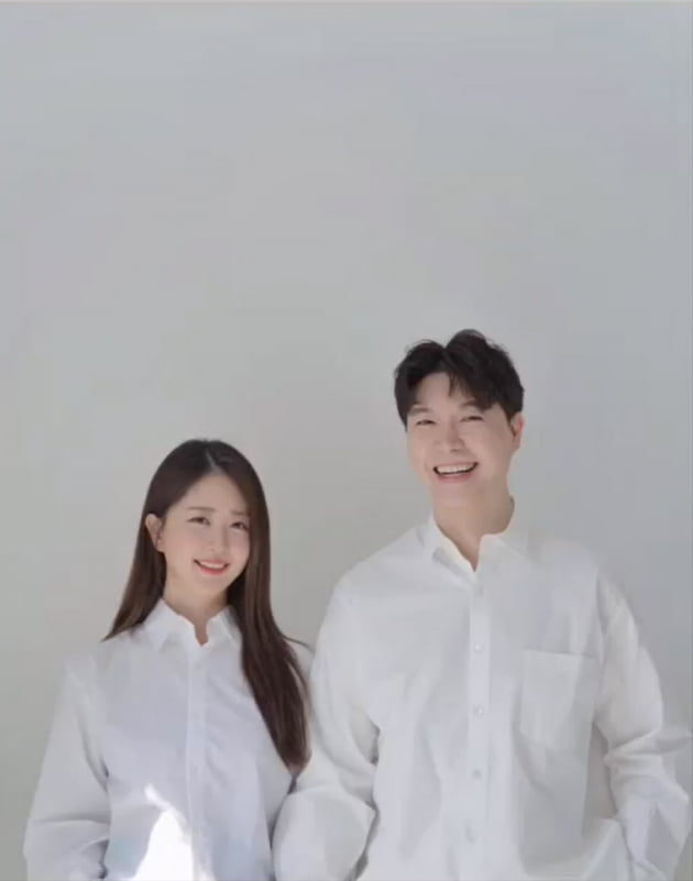 박수홍♥김다예, 프로필 사진도 나란히 찍는 신혼 "남은 1퍼센트 채워주는 부부 될 수 있도록"