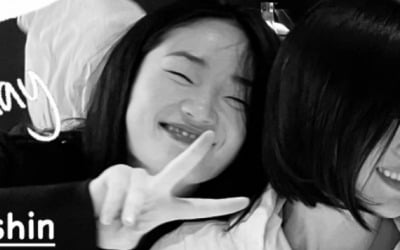 송혜교, '15살 차 동생' 신현지 생일 챙겨주는 멋진 언니…훈훈 우정