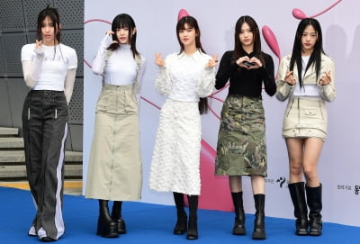 [TEN 포토] 뉴진스 '남심 사로잡는 하트'