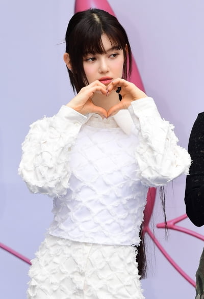 [TEN 포토] 뉴진스 다니엘 '점점 빠져드는 하트'