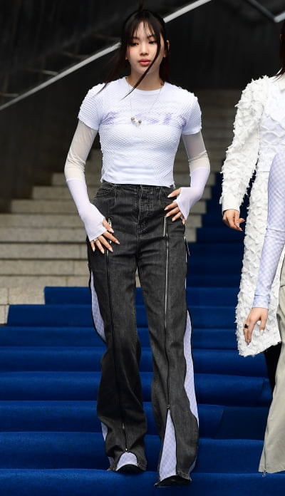 [TEN 포토] 뉴진스 혜인 '인형이랑 붕어빵'