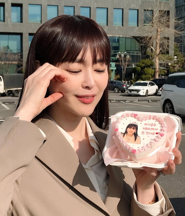 이하나, '삼남매가 용감하게' 촬영 끝 "주말극 신입 망구 지켜봐 주느라 수고"