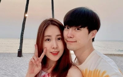 간미연♥황바울, 얼굴 맞대고 노을 맛집서 힐링…에너지 충전 완료