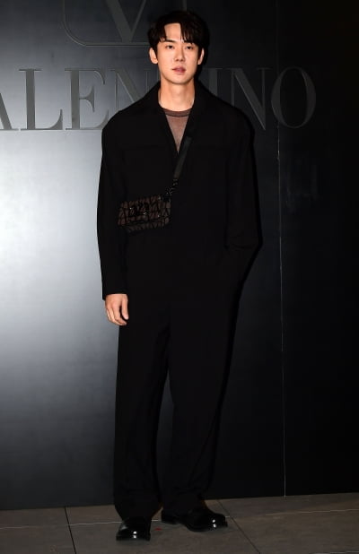 [TEN 포토] 유연석 '멀리서도 돋보이는 완벽비율'