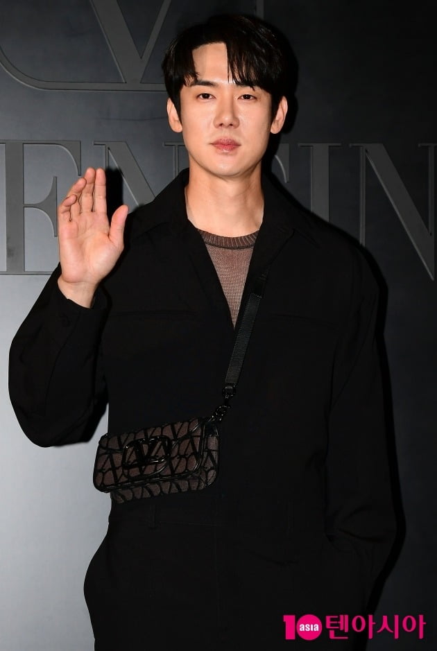 [TEN 포토] 유연석 '훈내 진동하는 외모'