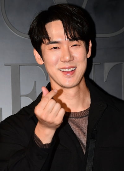 [TEN 포토] 유연석 '스윗한 하트'