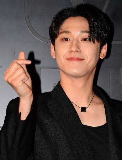 [TEN 포토] 이도현 '여정선배가 주는 하트'