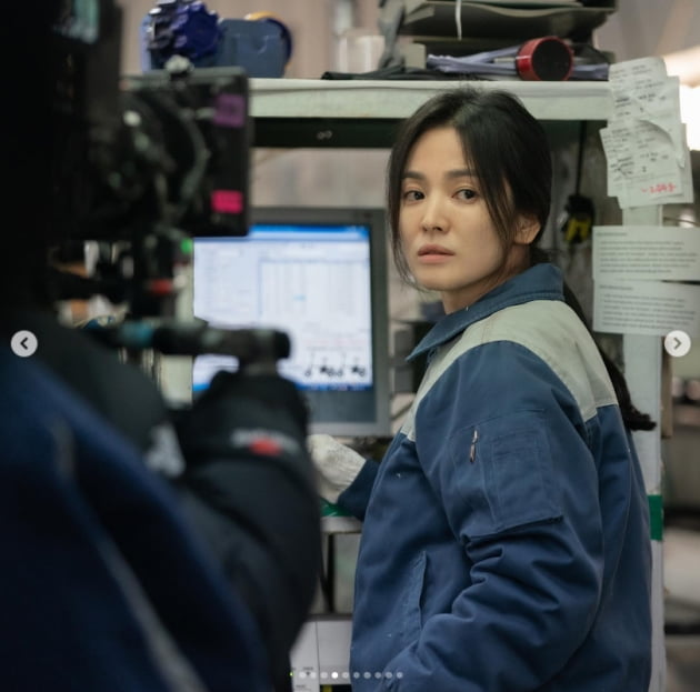 송혜교, 문동은이 전한 '더 글로리' 비하인드 컷...역시 최강 동안