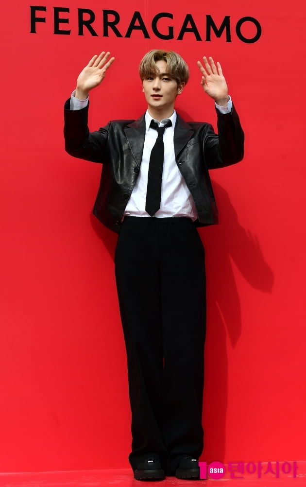 [TEN 포토] 더보이즈 현재 '팬 여러분 반가워요'