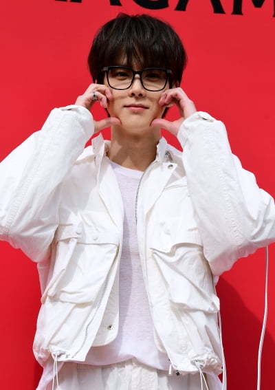 [TEN 포토] 더보이즈 영훈 '점점 빠져드는 하트'