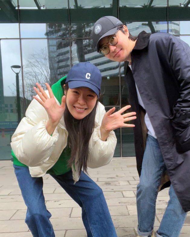 '♥김태현과 신혼' 미자 "요즘 몸이 무거워져서"…동네 산책만으로도 신나는 부부