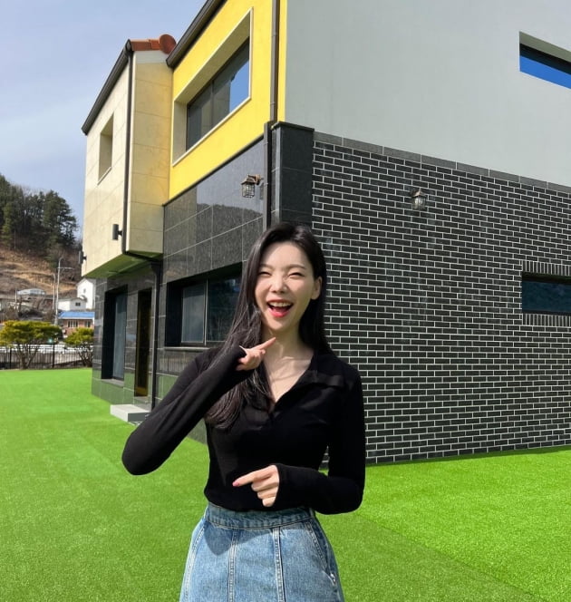 '윤남기♥' 이다은, 딸이 크면 딱 이런 모습…날씨 추워도 사진은 꼭 찍어야하는 해맑음