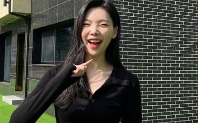 '윤남기♥' 이다은, 딸이 크면 딱 이런 모습…날씨 추워도 사진은 꼭 찍어야하는 해맑음