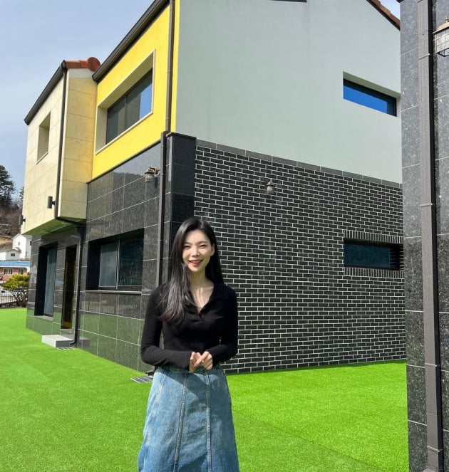 '윤남기♥' 이다은, 딸이 크면 딱 이런 모습…날씨 추워도 사진은 꼭 찍어야하는 해맑음