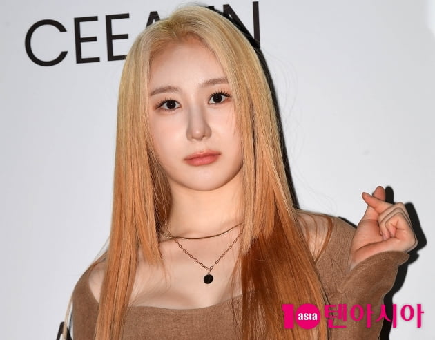 [TEN 포토] 이채연 '빠져드는 하트'