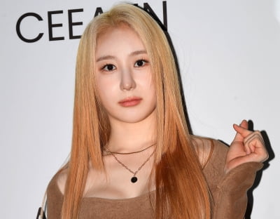 [TEN 포토] 이채연 '빠져드는 하트'