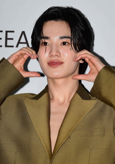 [TEN 포토] 성종 '반짝반짝 빛나는 하트'
