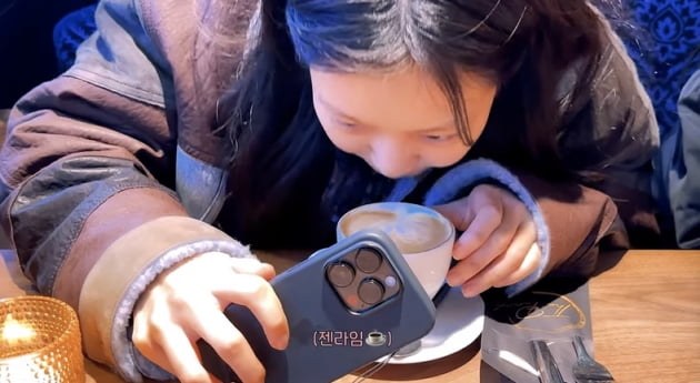 "젠득이 지켜" 블랙핑크 제니, 눈썹 없는데 이렇게 귀여워도 돼?