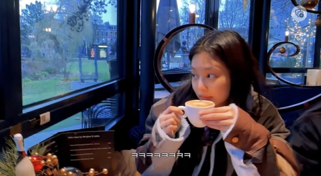 "젠득이 지켜" 블랙핑크 제니, 눈썹 없는데 이렇게 귀여워도 돼?