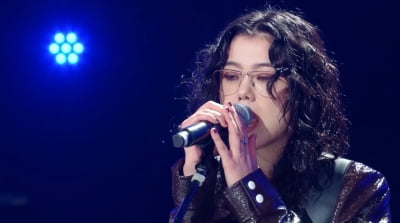 새소년 황소윤, 방탄소년단 RM 다짜고짜 무릎 꿇은 사연 고백 ('더 시즌즈')