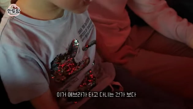 '박지성♥' 김민지, 두바이 여행 중 '도마뱀 소동'에 막혀버린 말문 "이게 뭐야?"('만두랑')