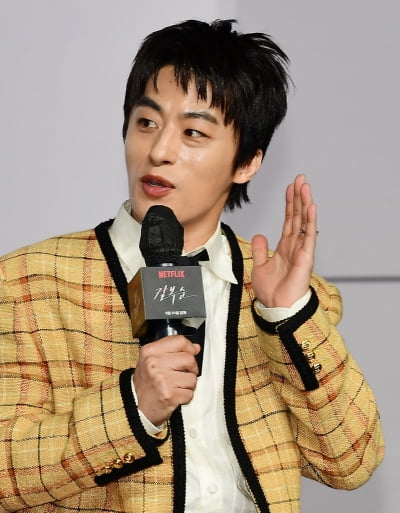 [TEN 포토] 구교환 "방구뽕씨 냉정한 킬러로 변신"