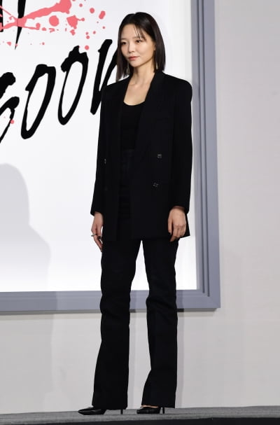 [TEN 포토] 이솜 '우아한 블랙스완'