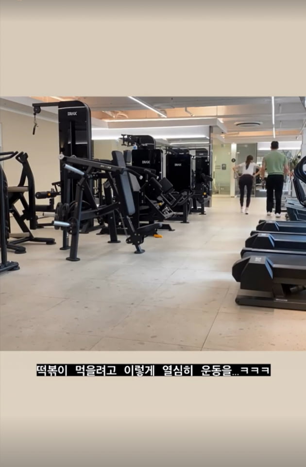 '오둥이맘' 서하얀, 운동→몸무게 체크하는 이유 따로 있었네 "떡볶이 먹으려고"