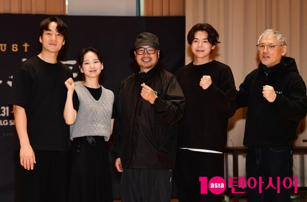 [TEN 포토]  박해수-원진아-양정웅 연출-박은석-유인촌 '화기애애'