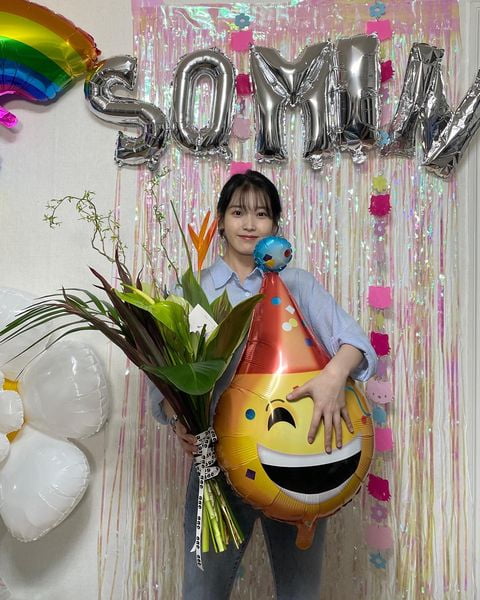 아이유, 사진만 봐도 훈훈한 '드림' 팀 자랑…빼꼼 박서준 숨은 그림 찾기 