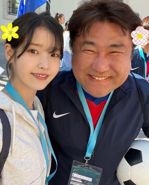 아이유, 사진만 봐도 훈훈한 '드림' 팀 자랑…빼꼼 박서준 숨은 그림 찾기 
