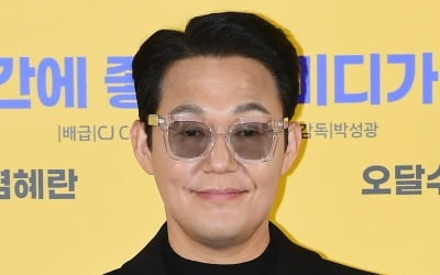 '얼굴은 40대·나이는 20대' 박성웅, 코믹·액션에 이어 열혈 홍보