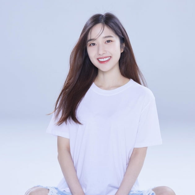 이혜성, 청순 그 자체…흰 티셔츠+찢어진 청바지만 입었을 뿐인데 여배우인 줄