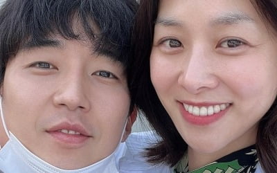 장신영♥강경준, 약 6개월만 얼굴 맞댄 투샷 공개 "햇살 좋은 날 데이트"