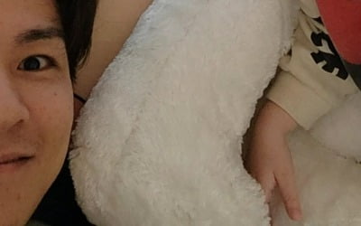 '이다은♥' 윤남기, 진지하게 낚시 중인 딸 포착…집 안에 설치한 텐트 안 등장