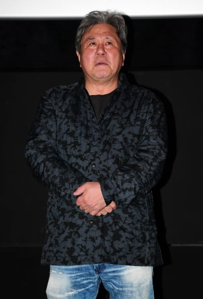 [TEN 포토] 최민식 '많은 관객들과 함께'
