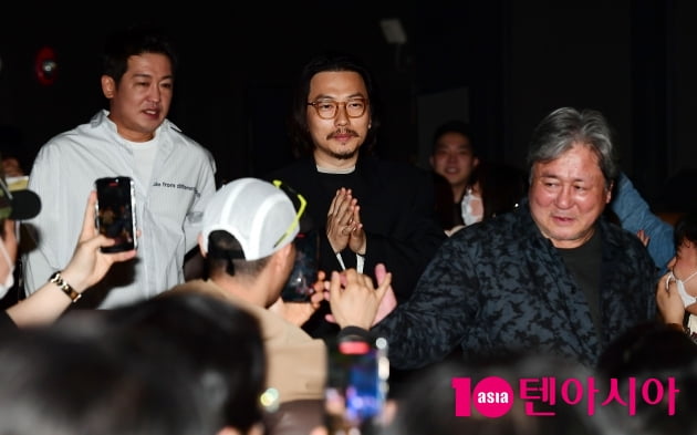 [TEN 포토] 허성태-이동휘-최민식 '관객들의 환호를 받으며'