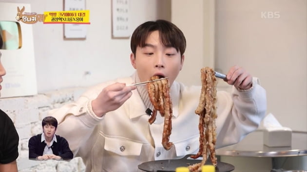  전현무, 비만 판정에 '헤벌쭉'…폭식 조장? 하루 28끼 '나혼산'·1시간 104인분 '당나귀귀'[TEN스타필드]