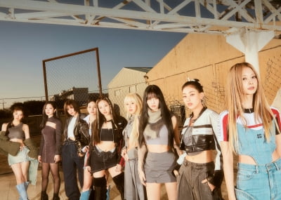 트와이스, 美 '빌보드 200' 2위…데뷔 9년 차에도 짜릿한 '커리어 하이'