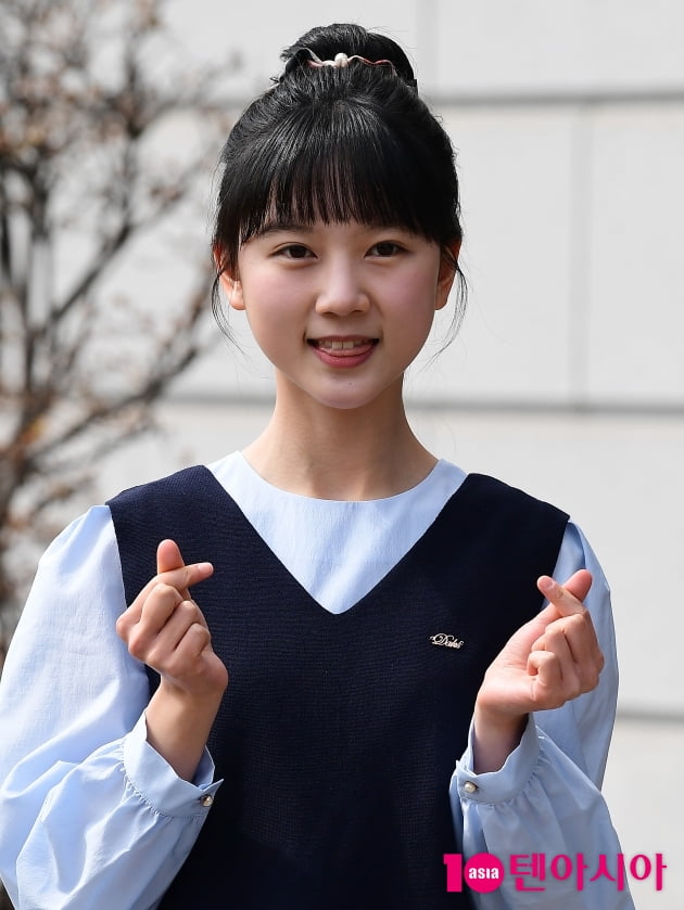 [TEN 포토] 김시은 '큐티한 혀 빼꼼'