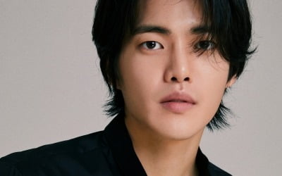 [TEN인터뷰] "학폭 가해? 청렴결백"…'더글로리' 파격 노출 김건우 "스키니핏 위해 감량, 벗기면 있을 건 있어"