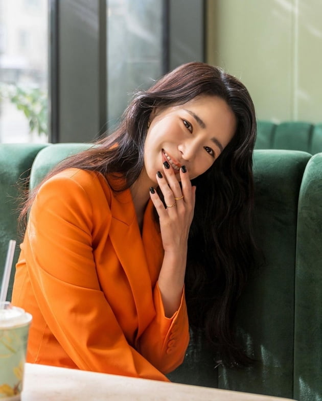 연진아, 너 지금 되게 신나 …임지연, 화사한 미소 "바쁜 커리어우먼 느낌"